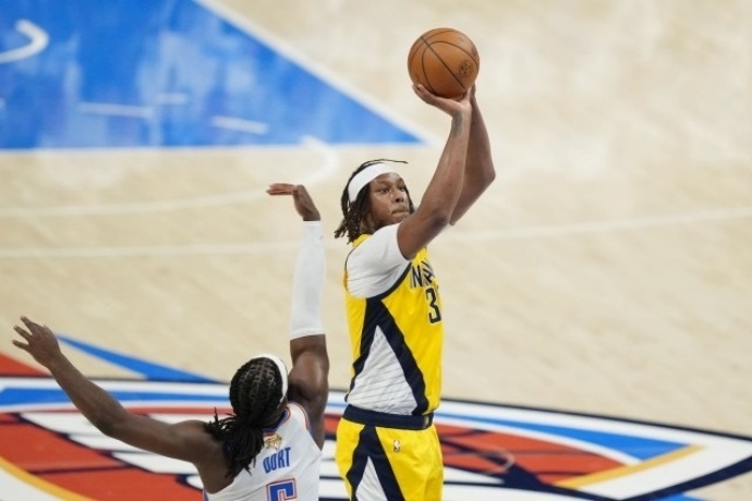 湖人即将签下步行者特纳,内线实力将大幅提升 湖人即将签下步行者特纳,内线实力将大幅提升